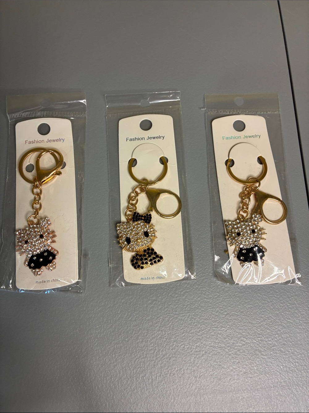 Hello Kitty - Picture 2 of 3